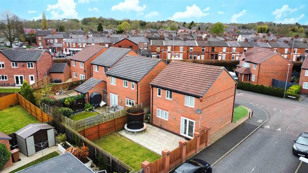 Property photo 2 of 28 Gormley Drive Rear