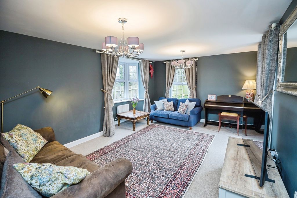 Property photo 3 of 21 Living Room