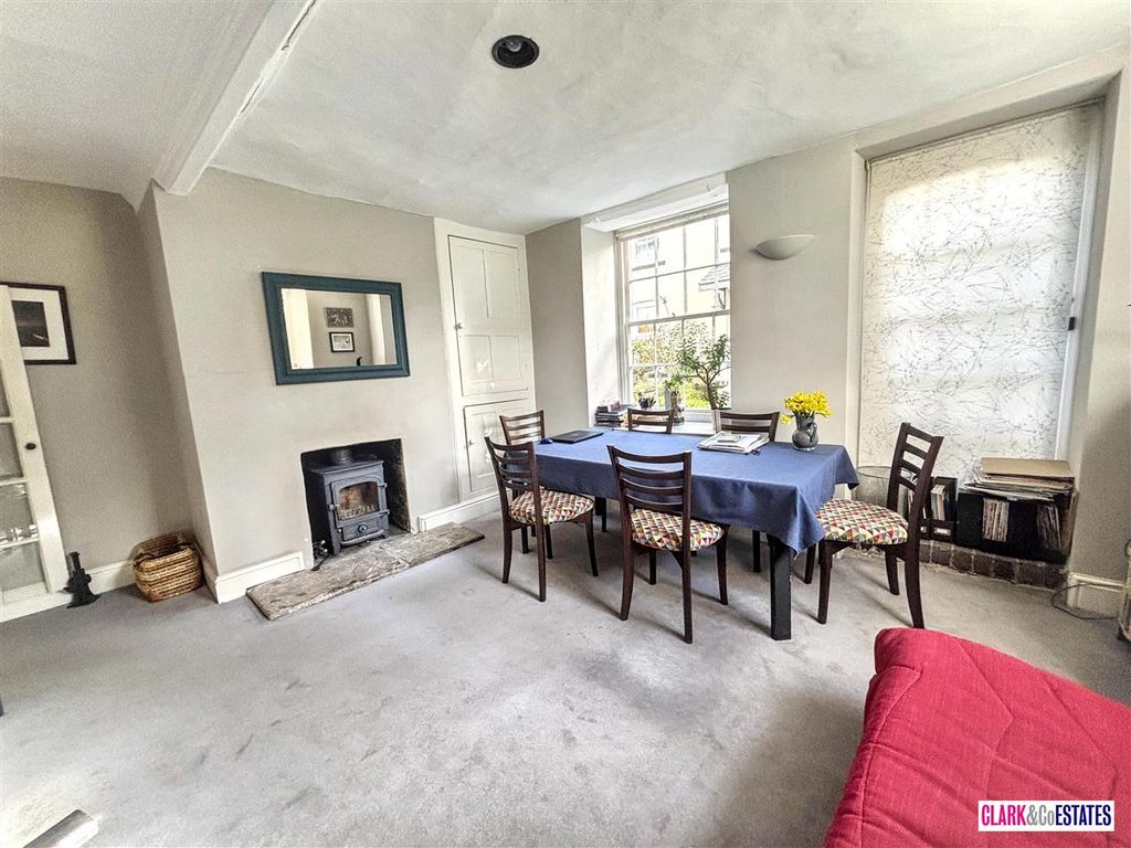 Property photo 3 of 12 Dining/Lounge