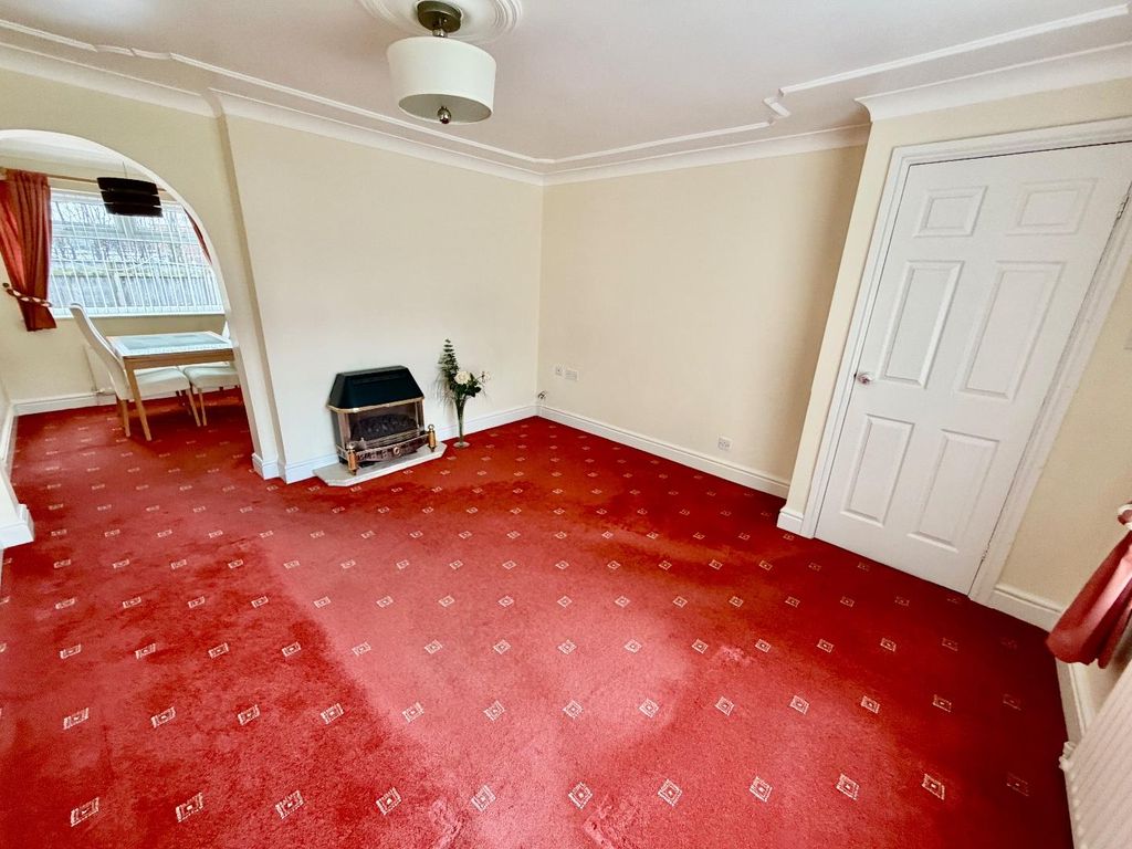 Property photo 3 of 12 Lounge