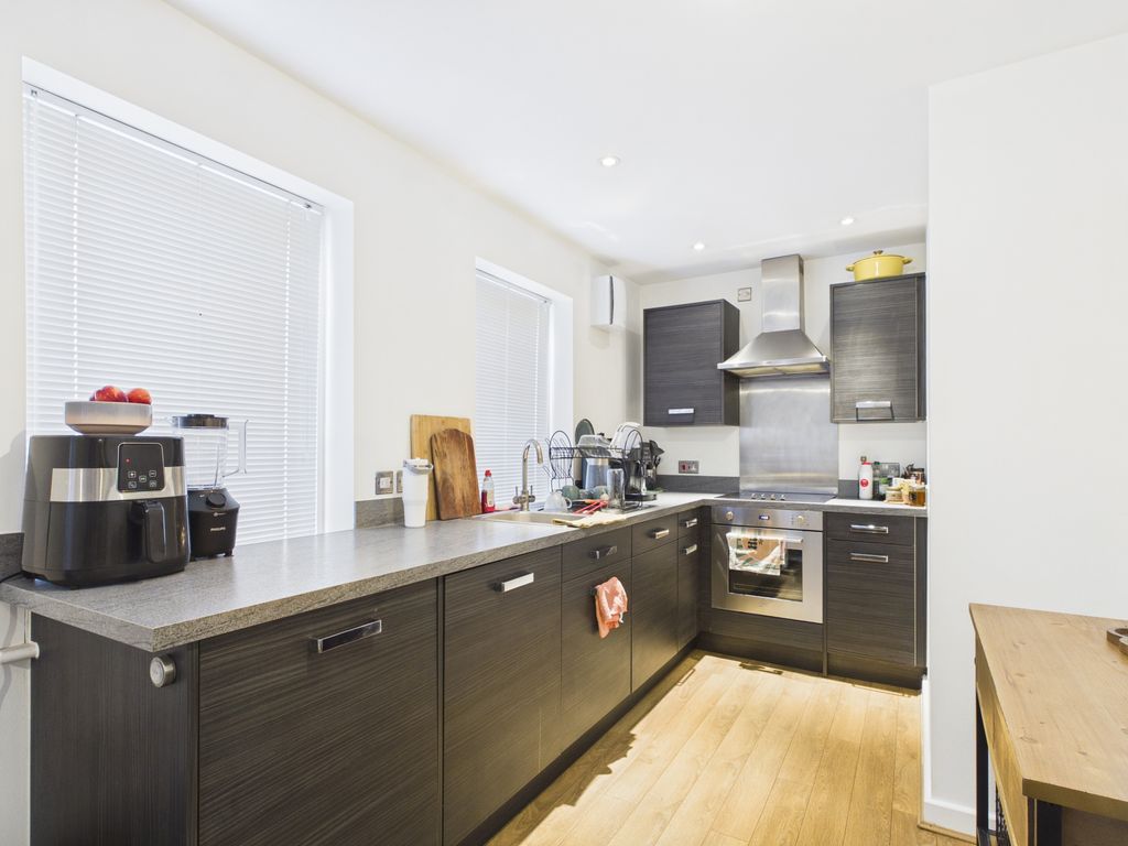 Property photo 1 of 6 Kitchen