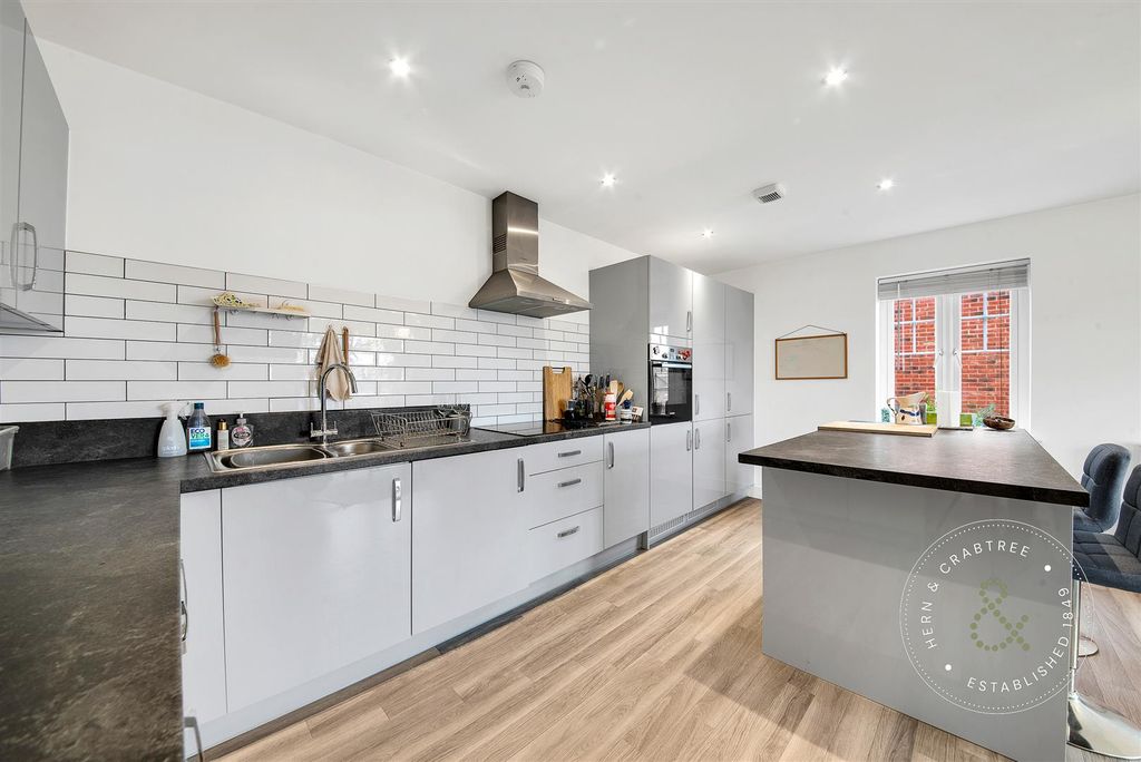 Property photo 3 of 25 Hawthorn-House-07.Jpg