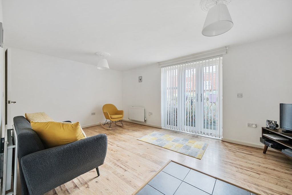 Property photo 2 of 9