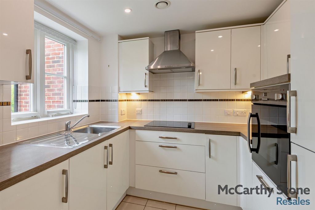 Property photo 3 of 29 8644713-Interior01-800.Jpg