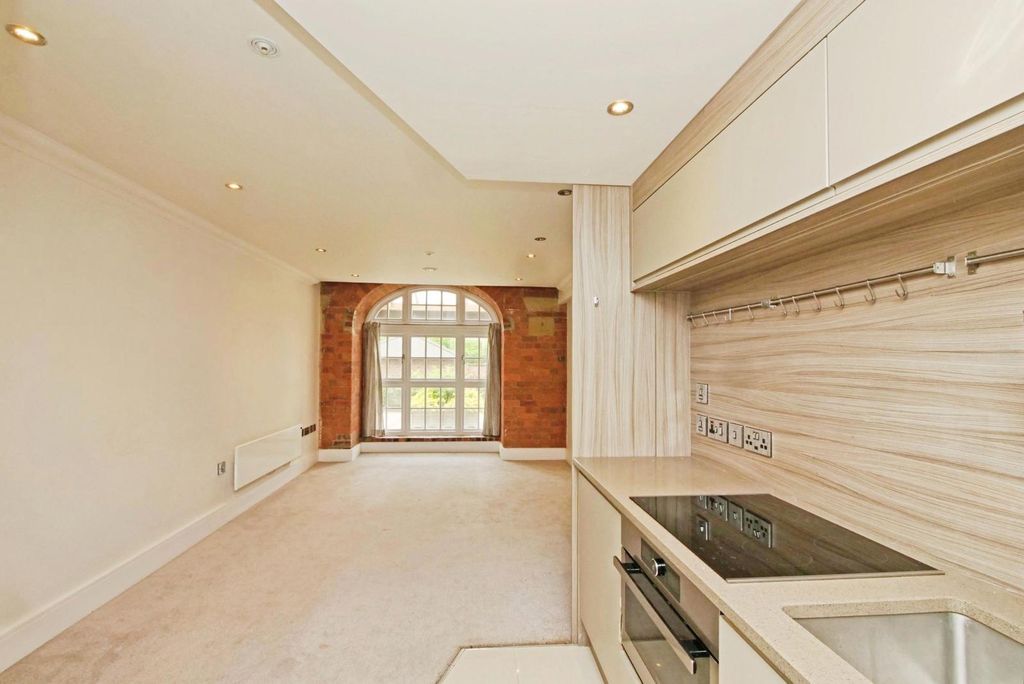 Property photo 2 of 12 Studio