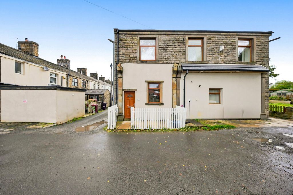 Property photo 1 of 27