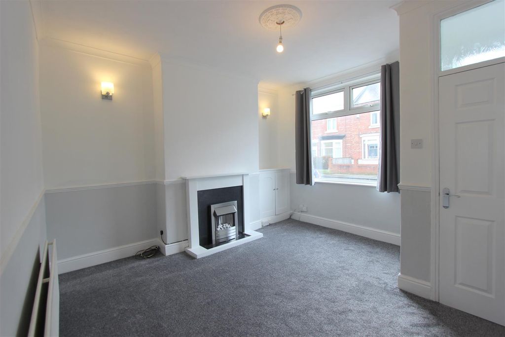 Property photo 2 of 11 Lounge