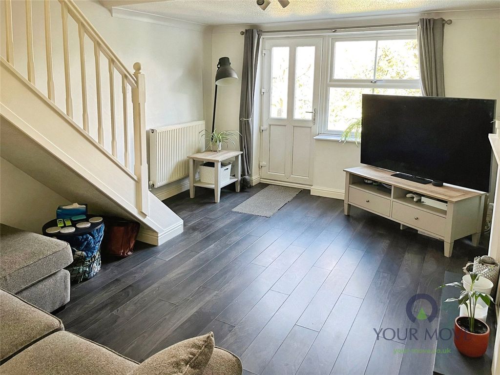 Property photo 3 of 19 Lounge