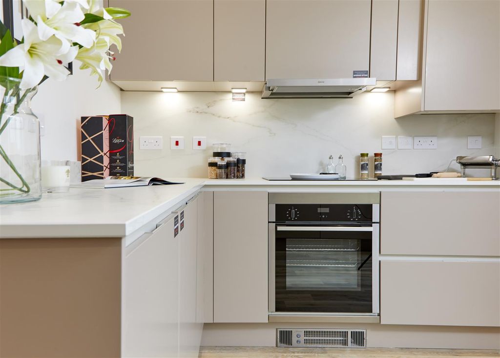 Property photo 2 of 12 Dining/Kitchen