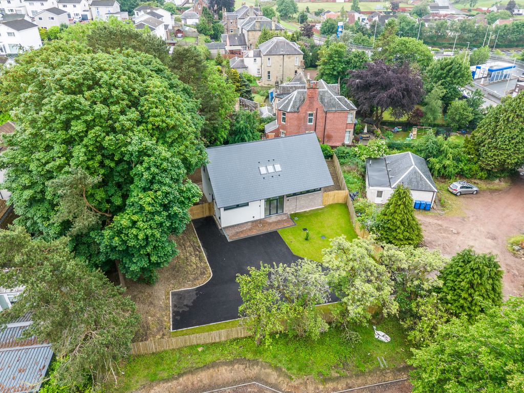Property photo 2 of 30