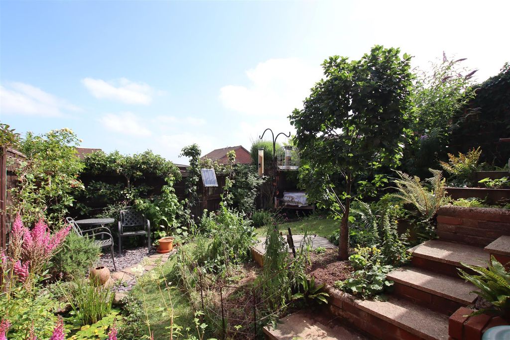 Property photo 3 of 16 Garden.Jpg
