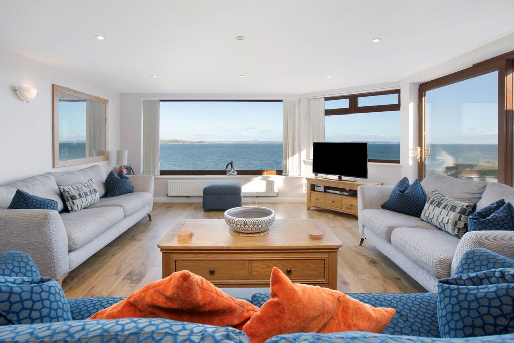 Property photo 2 of 19 Image