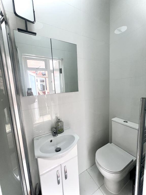 Property photo 2 of 4 En-Suite