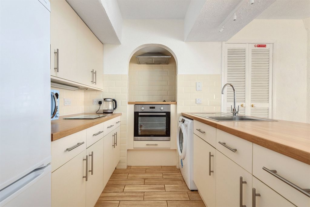 Property photo 2 of 11 Picture No. 15