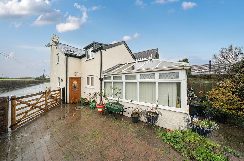 Property photo 2 of 17 1393043-29-6944255B3E144-Arw-1