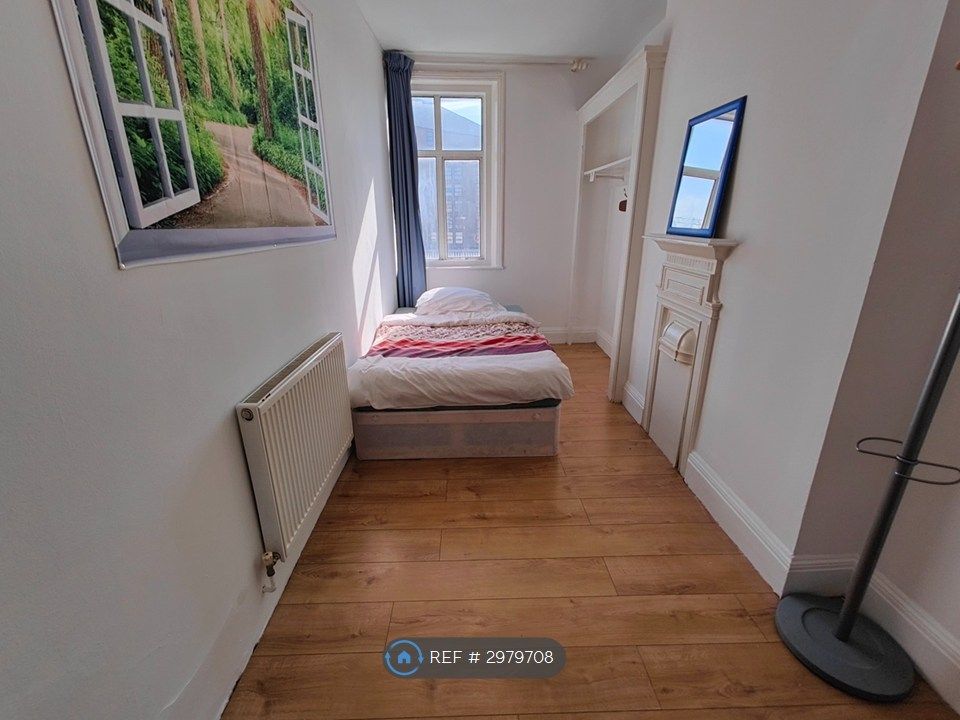 Property photo 2 of 8 Larger Double Bedroom