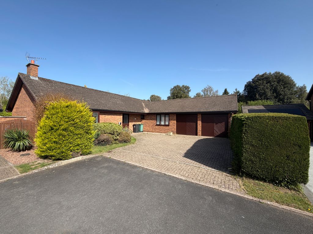 Property photo 1 of 19 .