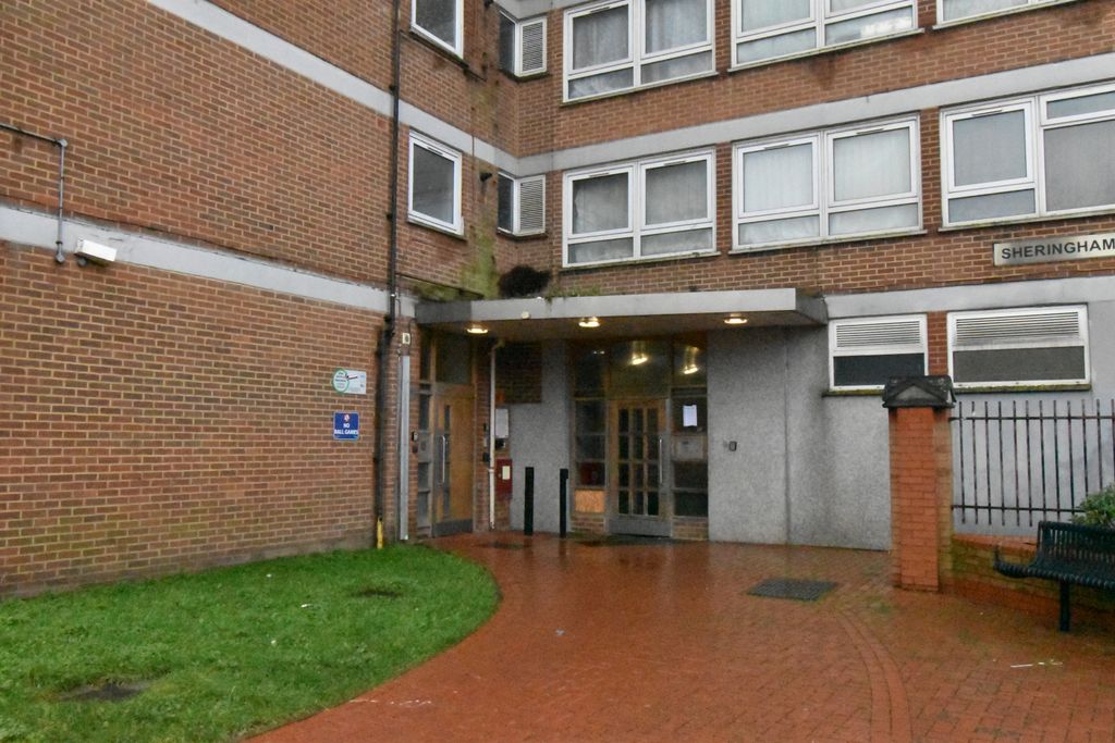 Property photo 1 of 12 2 Bedroom Flat For Sale In Southall