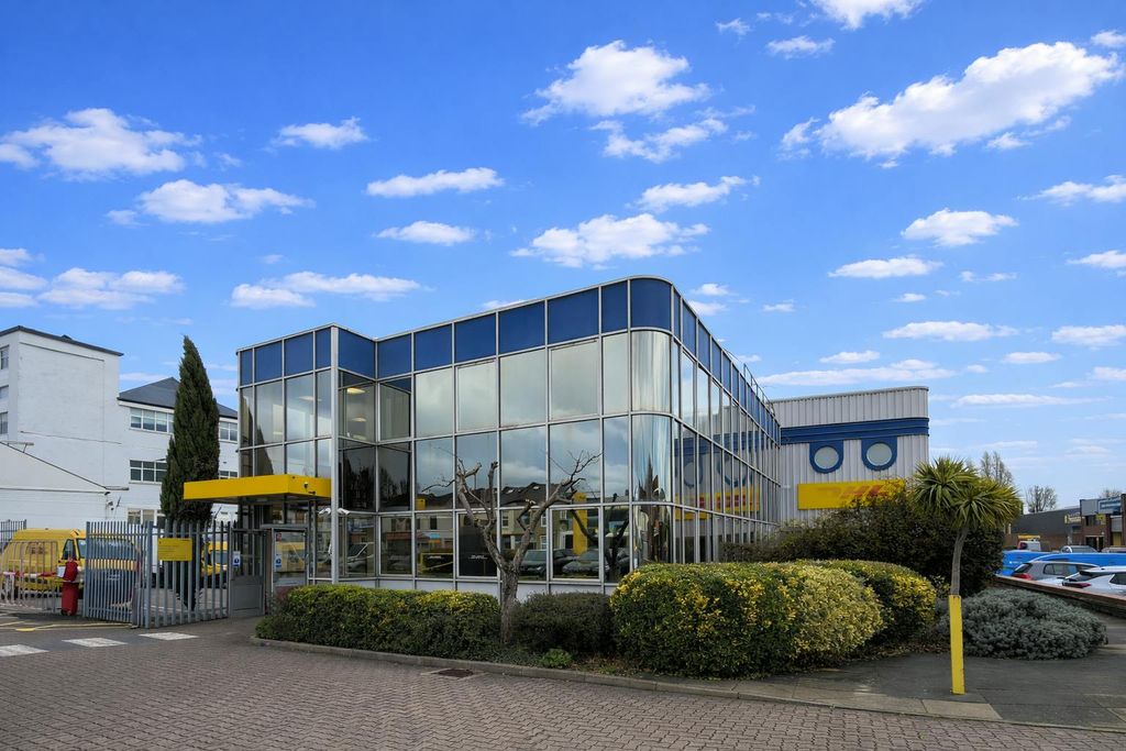 Property photo 2 of 7 External