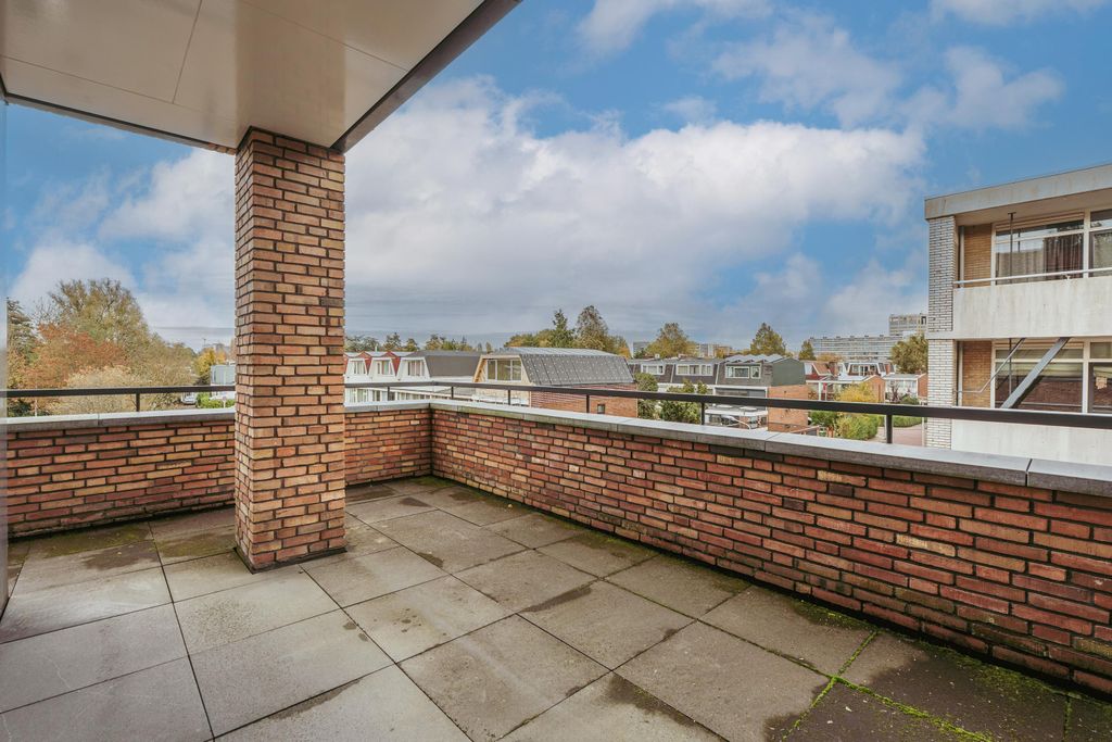 Property photo 3 of 46