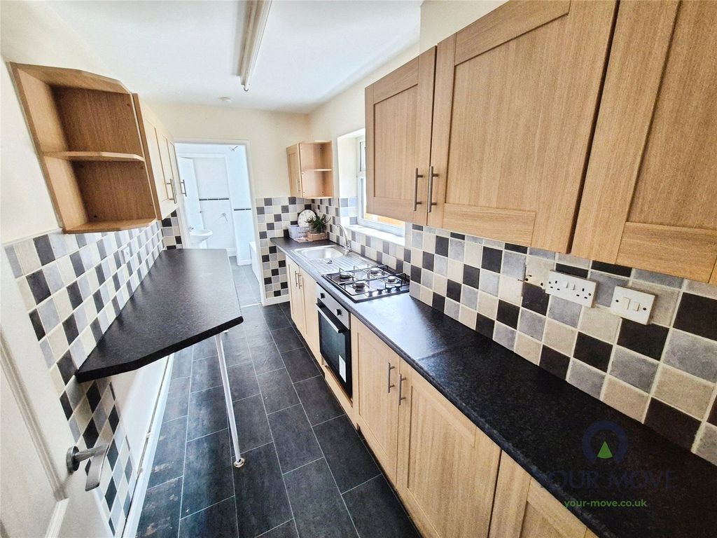 Property photo 3 of 8 Kitchen