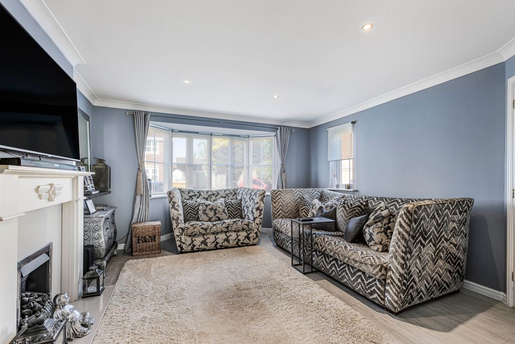 Property photo 2 of 24 Living Room