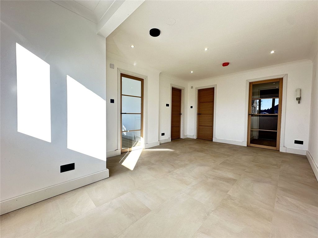 Property photo 3 of 5 Picture No. 06