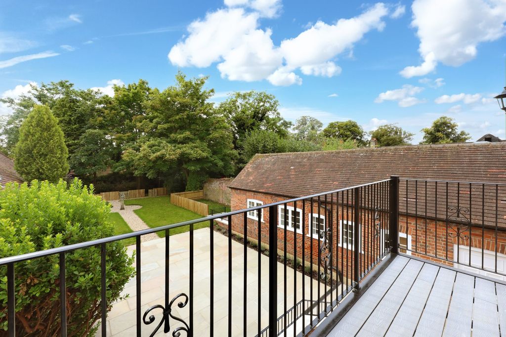 Additional image 5 of 2 bed flat for saleLondon End, Beaconsfield, Buckinghamshire HP9