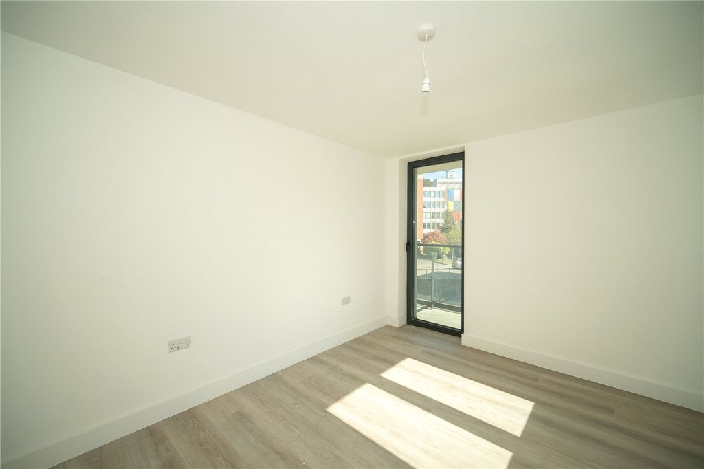 Additional image 7 of 2 bed flat for saleSavoy Place, Farnborough, Hampshire GU14
