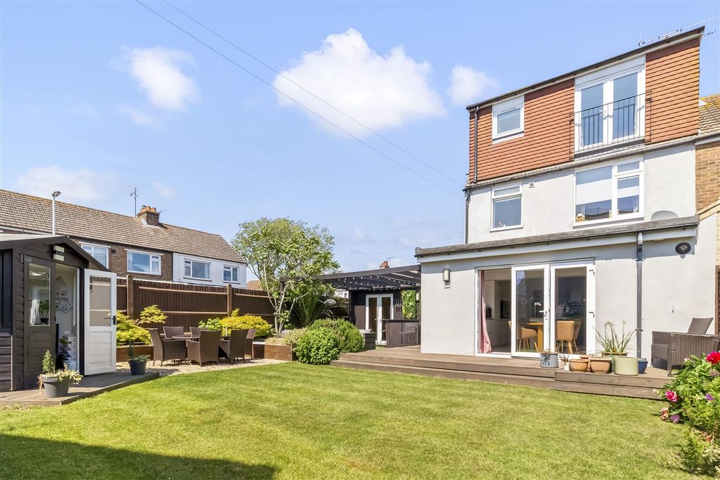 Property photo 1 of 26 7 Chancton View Road-022.Jpg