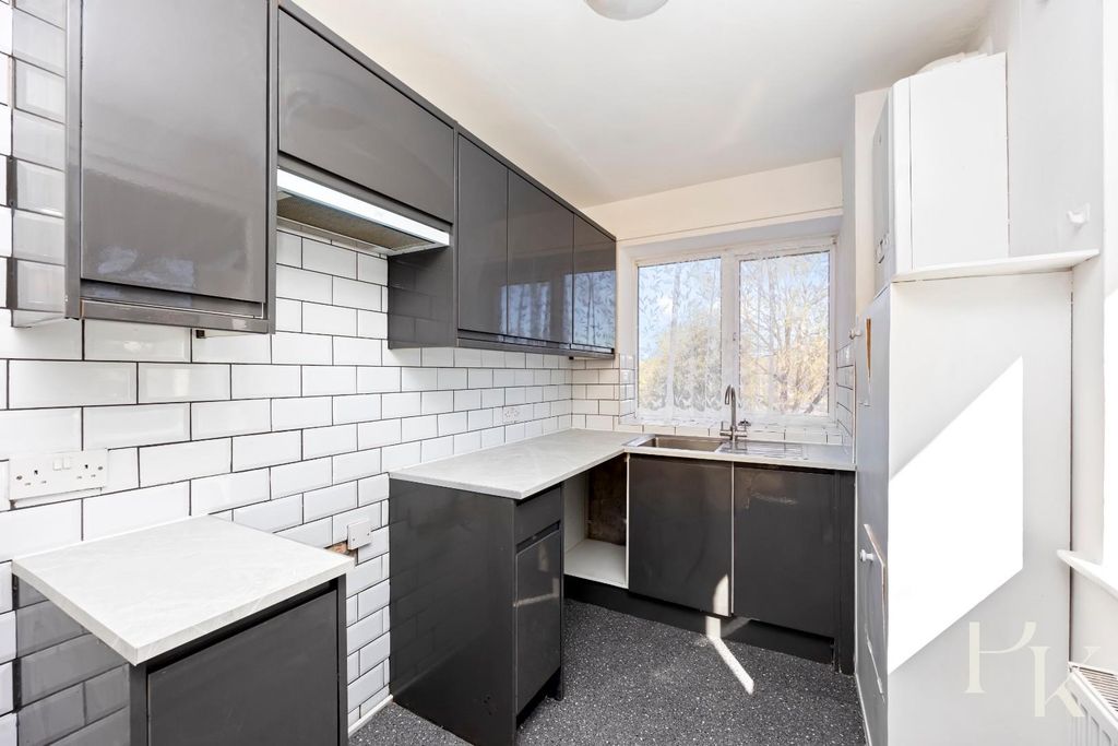 Property photo 3 of 13 Hangleton Road, Shanklin Court, 4-006.Jpg