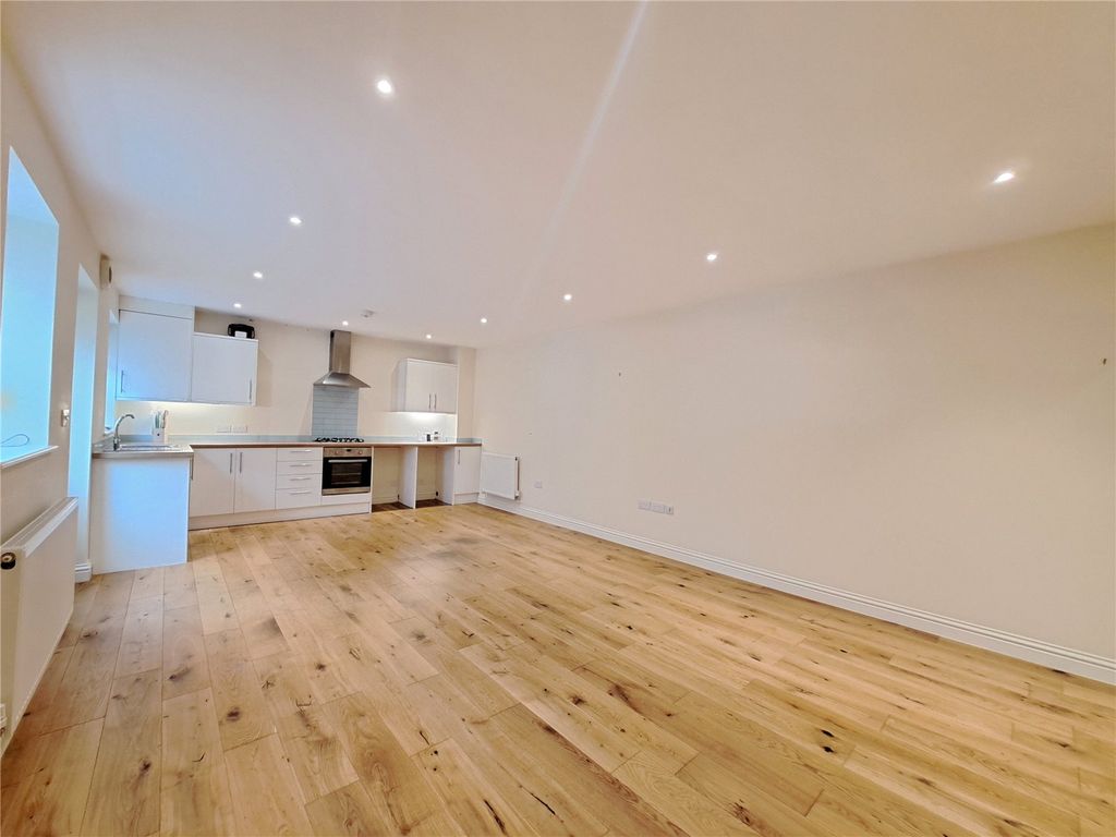 Property photo 3 of 9 Picture No. 16