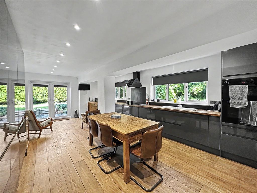 Property photo 2 of 16 Open Plan Kitchen