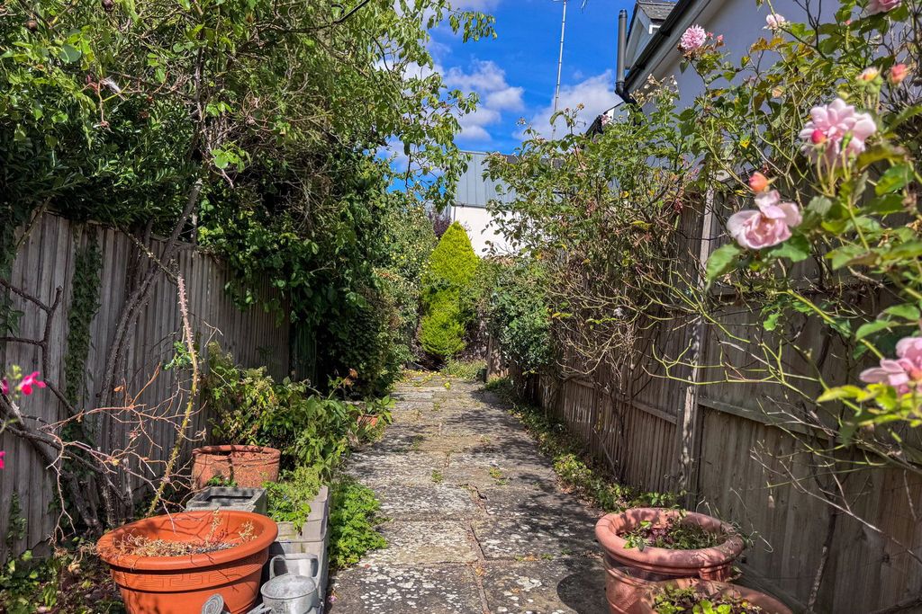 Property photo 3 of 19