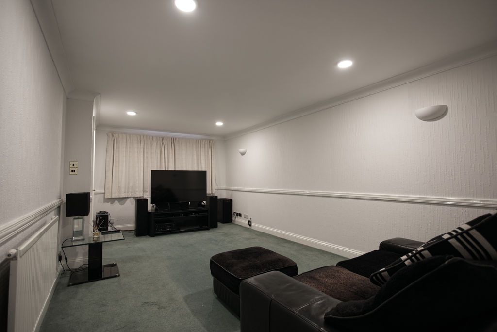 Property photo 2 of 19 Lounge