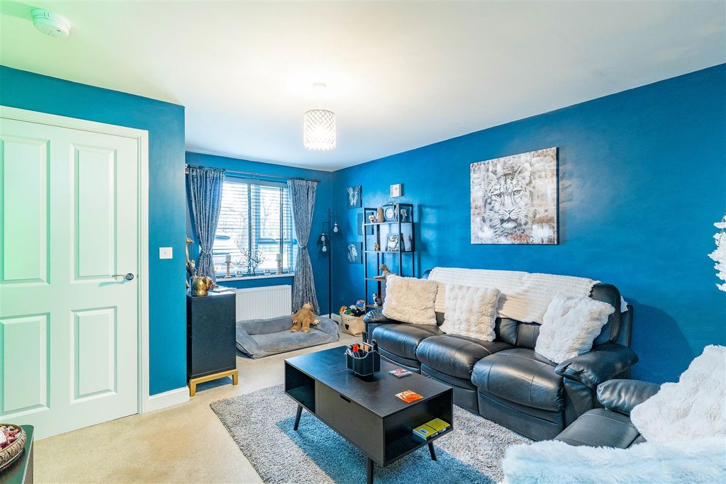 Property photo 2 of 21 Lounge