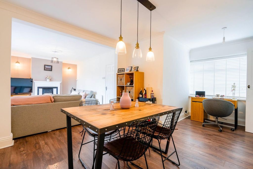 Property photo 3 of 10 Dining Area