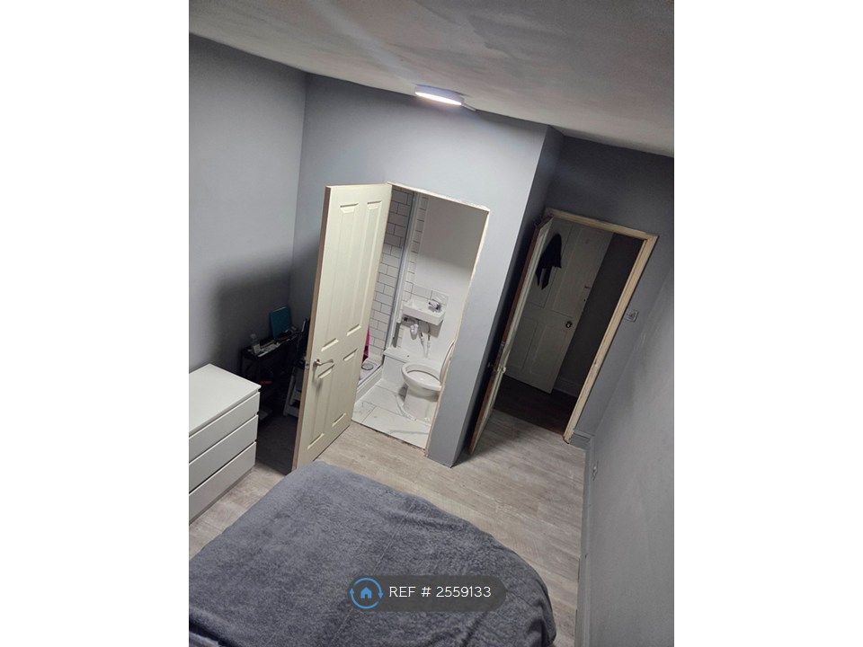 Property photo 1 of 12 Room 1