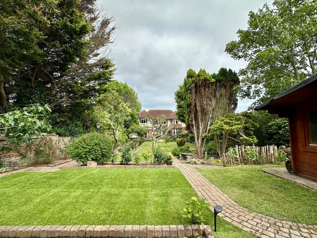 Property photo 2 of 36