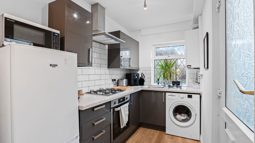 Property photo 3 of 26