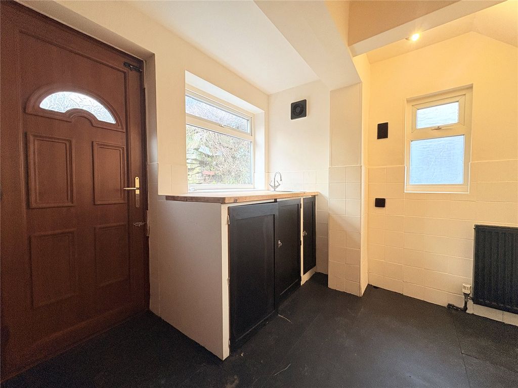 Property photo 3 of 10 Kitchen