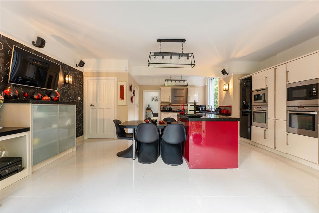 Property photo 2 of 26