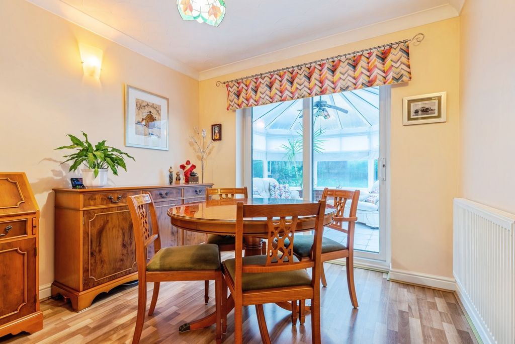 Property photo 3 of 17 Dinign Room