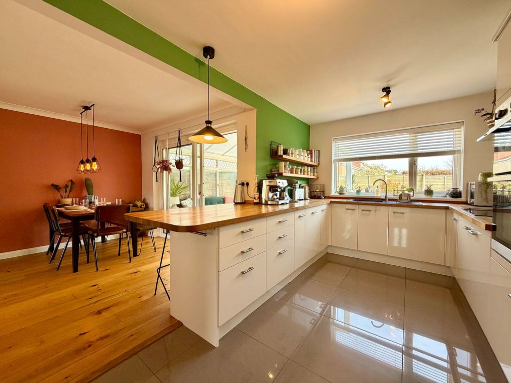 Property photo 3 of 28