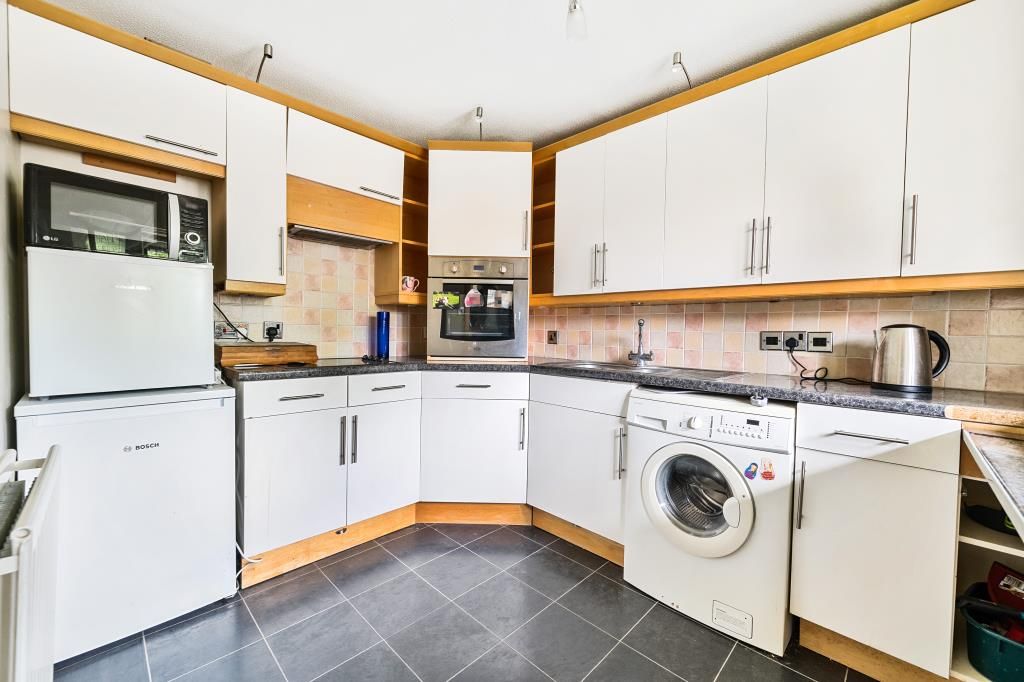 Property photo 2 of 10 Kitchen