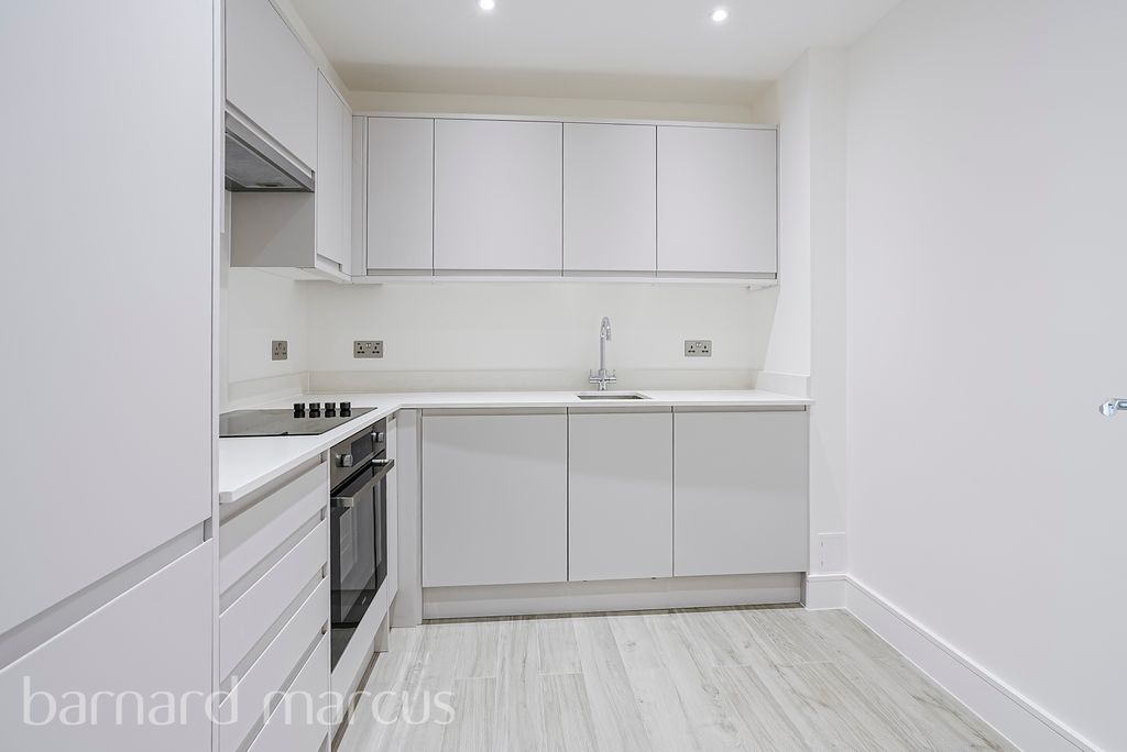 Property photo 2 of 9 Kitchen