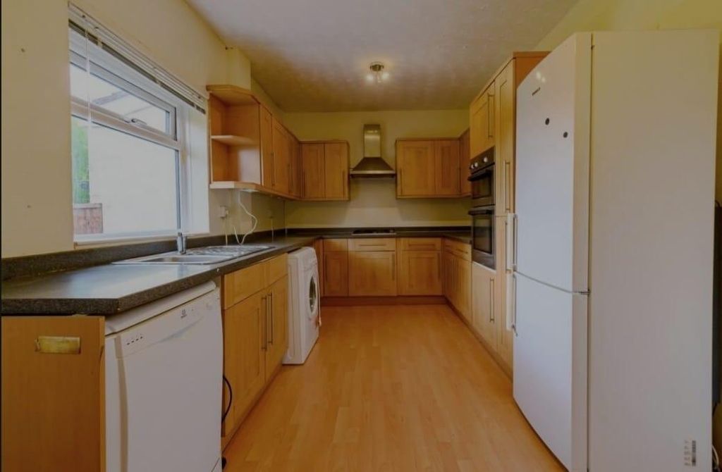 Property photo 3 of 14 Kitchen