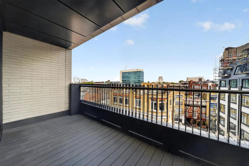 Property photo 2 of 15 Rathbone Square