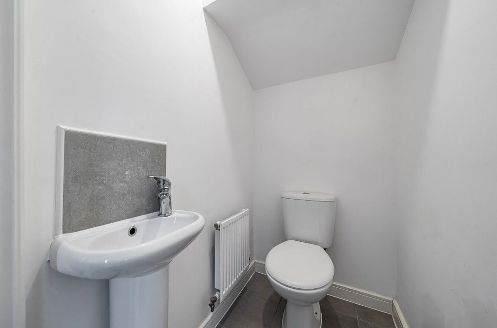 Property photo 3 of 10 1414928-6-698F302...