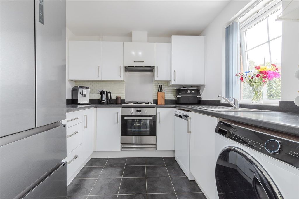 Property photo 2 of 16 Kitchen Diner